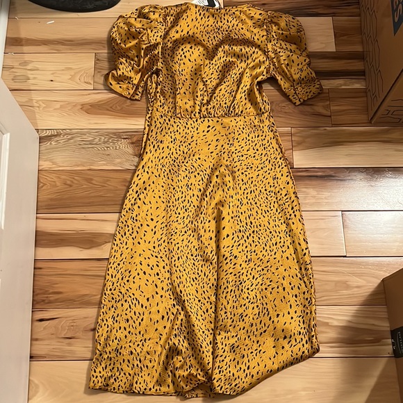 Cheetah Print MIDI Dress with Puff Sleeves - Picture 4 of 8